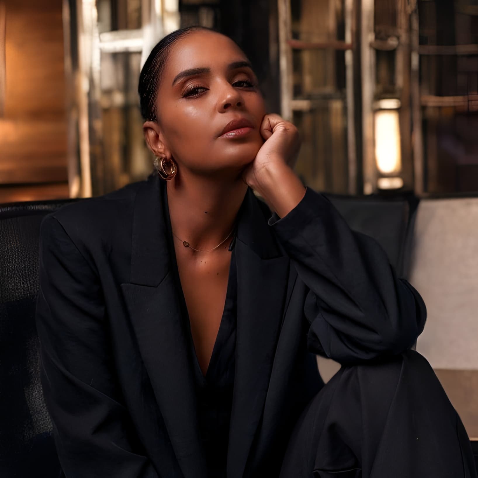 Nadine Fortes, fundadora da NF Boutique Imobiliária, disponível para atendimento personalizado em Cabo Verde.